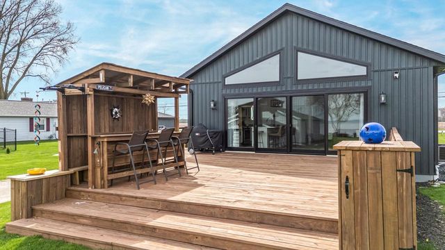 N8805 LAKESHORE DRIVE, Van Dyne, WI 54979