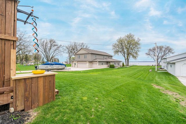 N8805 LAKESHORE DRIVE, Van Dyne, WI 54979