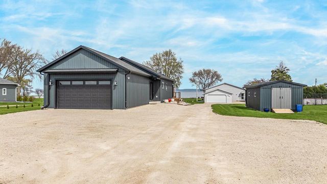 N8805 LAKESHORE DRIVE, Van Dyne, WI 54979