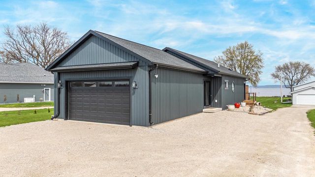 N8805 LAKESHORE DRIVE, Van Dyne, WI 54979