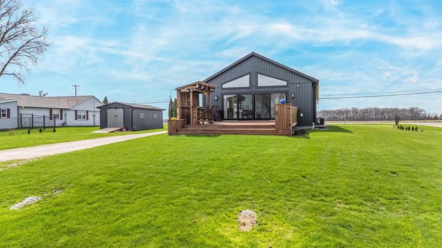 N8805 LAKESHORE DRIVE, Van Dyne, WI 54979