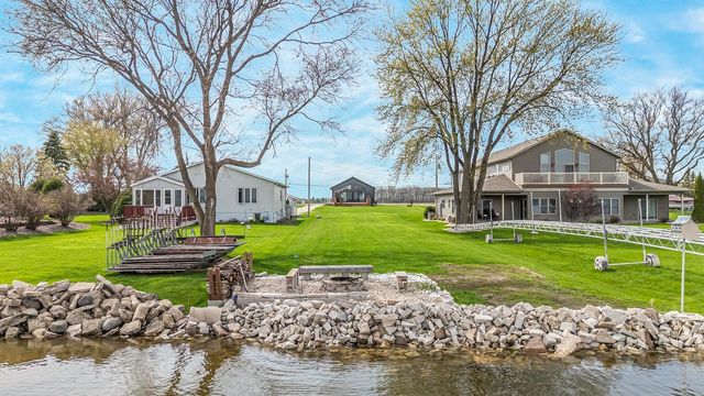 N8805 LAKESHORE DRIVE, Van Dyne, WI 54979