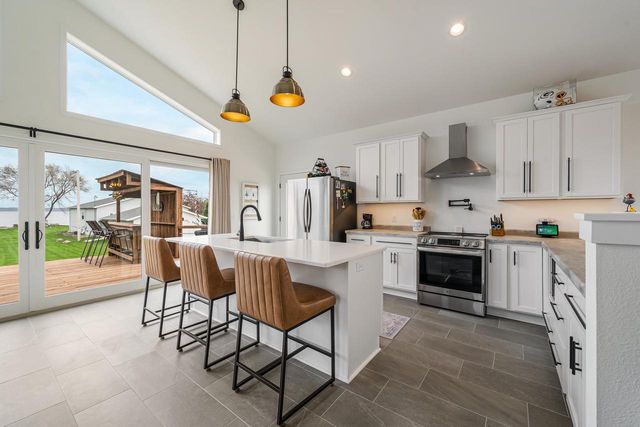 N8805 LAKESHORE DRIVE, Van Dyne, WI 54979