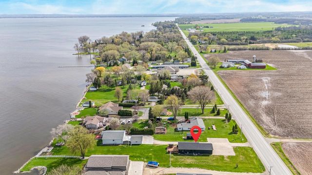 N8805 LAKESHORE DRIVE, Van Dyne, WI 54979