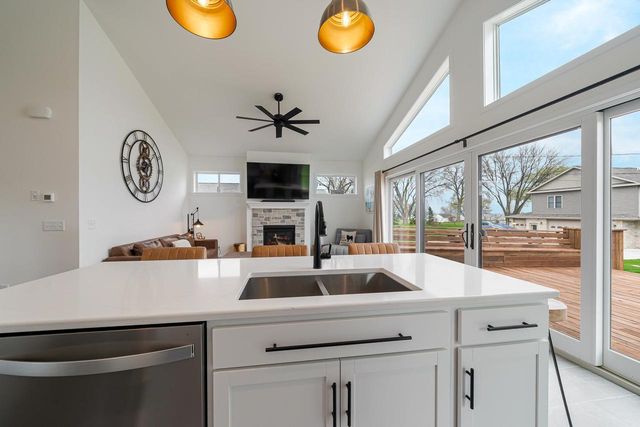 N8805 LAKESHORE DRIVE, Van Dyne, WI 54979