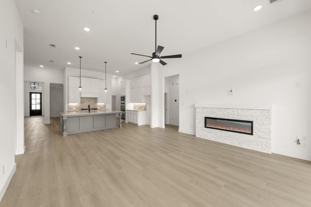 316 Autry Drive, Burleson, TX 76028