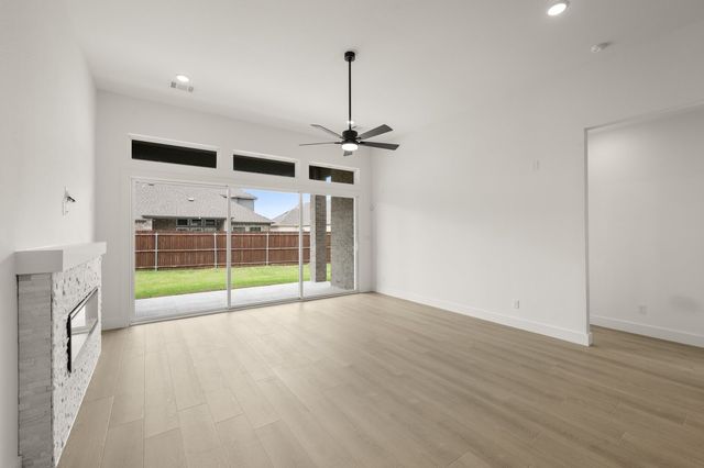 316 Autry Drive, Burleson, TX 76028