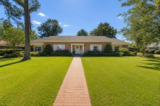 3202 Jamestown Rd., Hattiesburg, MS 39402