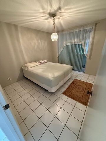 2528 Boundbrook Drive S 101, Palm Springs, FL 33406