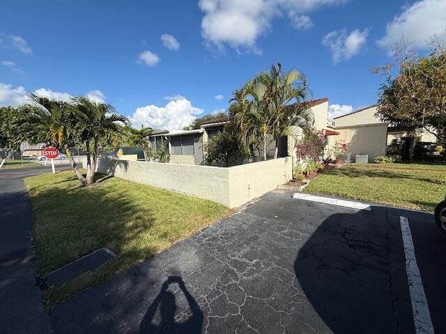 2528 Boundbrook Drive S 101, Palm Springs, FL 33406