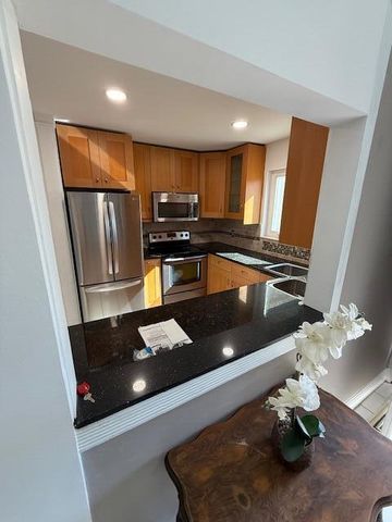 2528 Boundbrook Drive S 101, Palm Springs, FL 33406