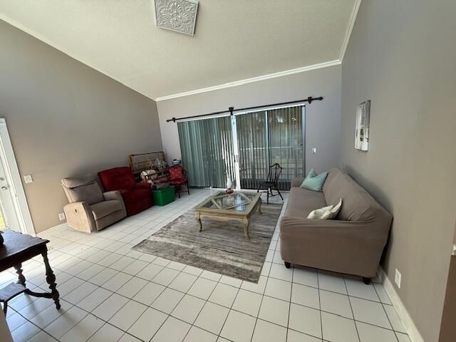 2528 Boundbrook Drive S 101, Palm Springs, FL 33406