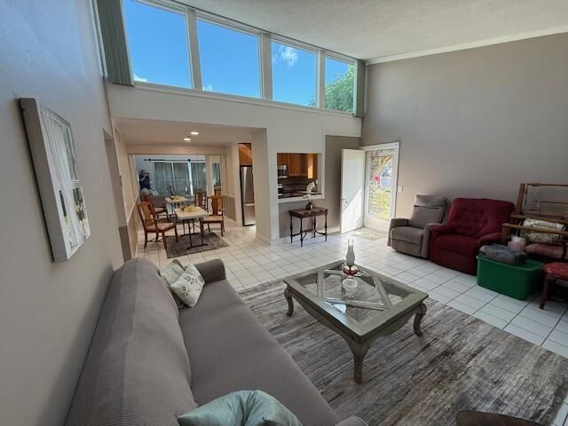 2528 Boundbrook Drive S 101, Palm Springs, FL 33406