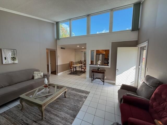 2528 Boundbrook Drive S 101, Palm Springs, FL 33406