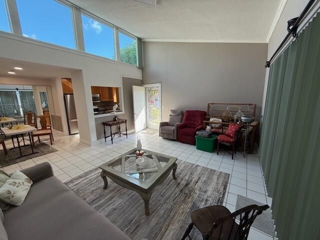 2528 Boundbrook Drive S 101, Palm Springs, FL 33406