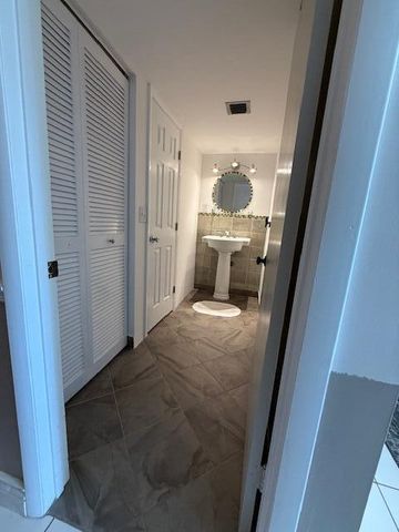 2528 Boundbrook Drive S 101, Palm Springs, FL 33406