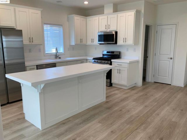 46 Palm Dr., Pittsburg, CA 94565