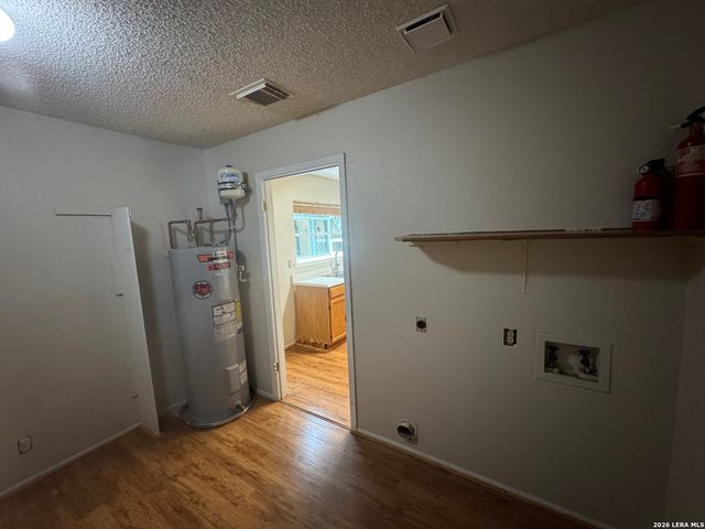 7702 Chatsworth, San Antonio, TX 78250