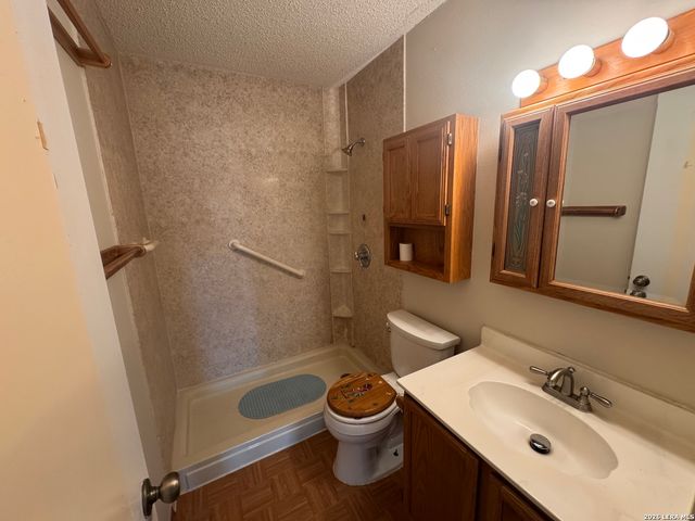 7702 Chatsworth, San Antonio, TX 78250
