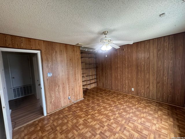 7702 Chatsworth, San Antonio, TX 78250