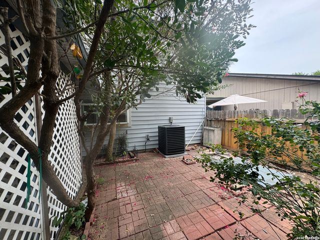 7702 Chatsworth, San Antonio, TX 78250