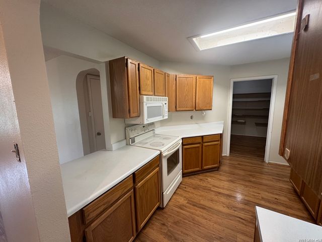 7702 Chatsworth, San Antonio, TX 78250