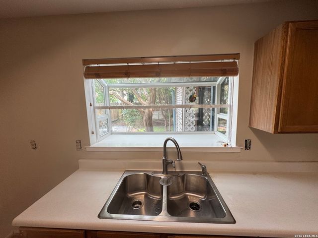 7702 Chatsworth, San Antonio, TX 78250
