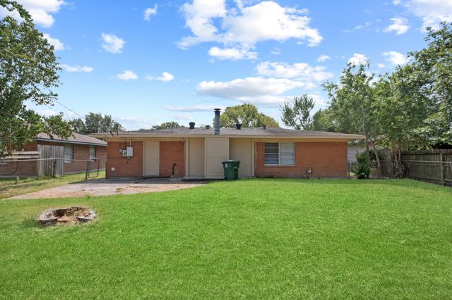 8410 Bob White Drive, Houston, TX 77074