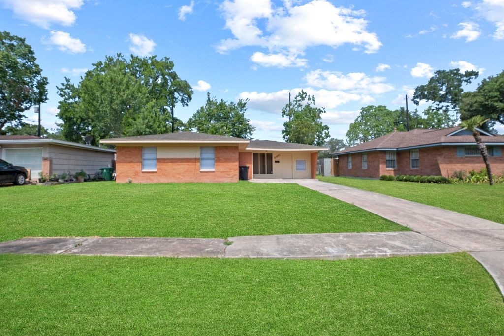 8410 Bob White Drive, Houston, TX 77074