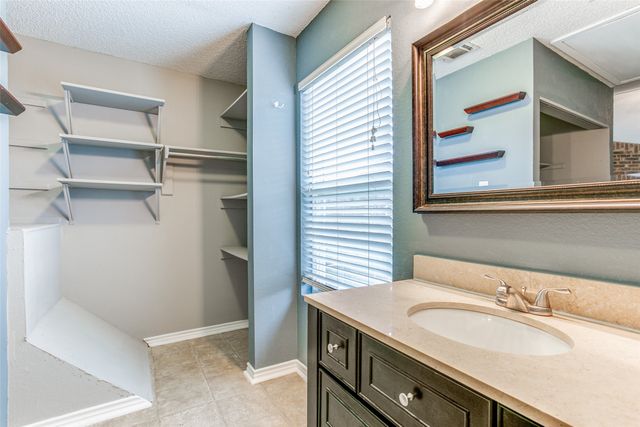 12 Abbey Road, Euless, TX 76039