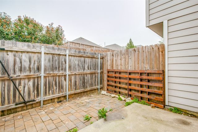 12 Abbey Road, Euless, TX 76039