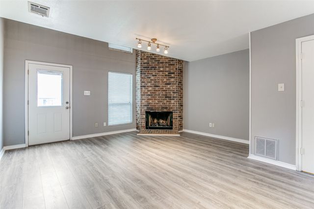 12 Abbey Road, Euless, TX 76039