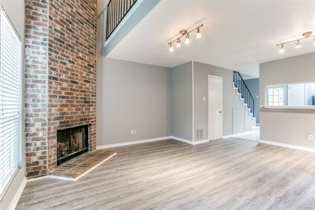 12 Abbey Road, Euless, TX 76039