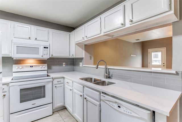 12 Abbey Road, Euless, TX 76039
