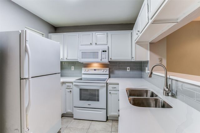 12 Abbey Road, Euless, TX 76039