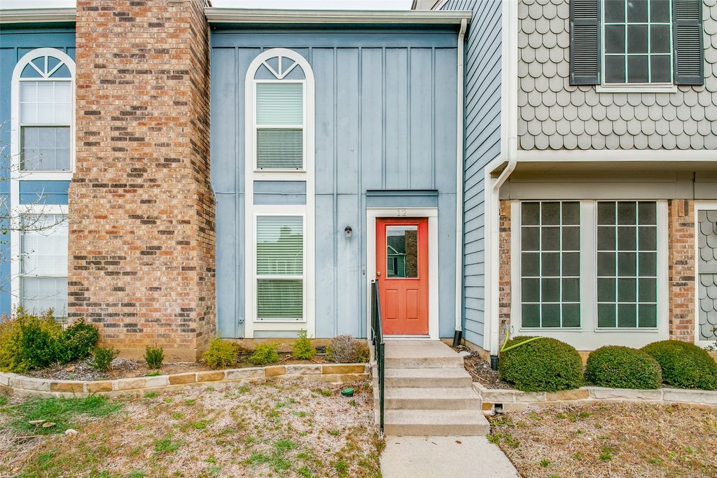 12 Abbey Road, Euless, TX 76039