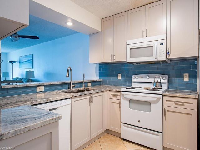 865 New Waterford DR S101, Naples, FL 34104