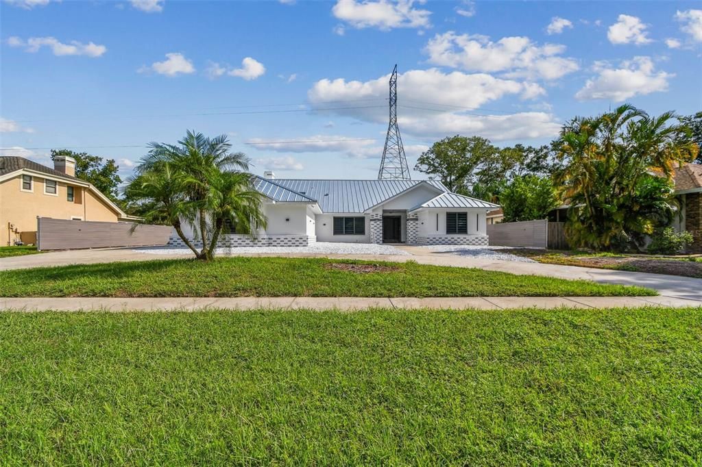 Image 4 of property listing at 2834 CHANCERY LANE, Clearwater, FL 33759
