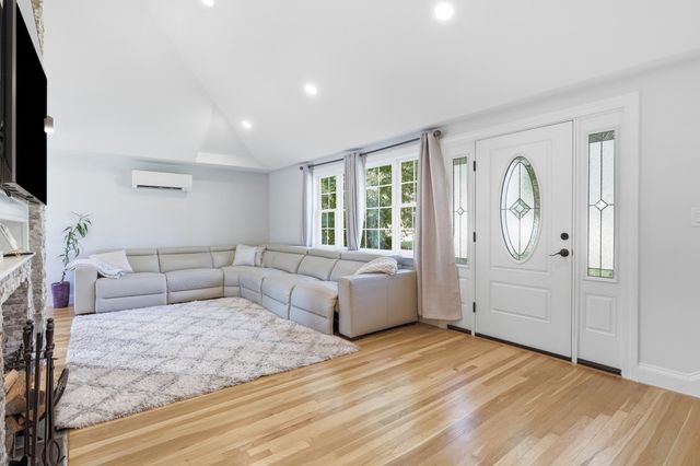 20 Cherokee Rd, Acton, MA 01720