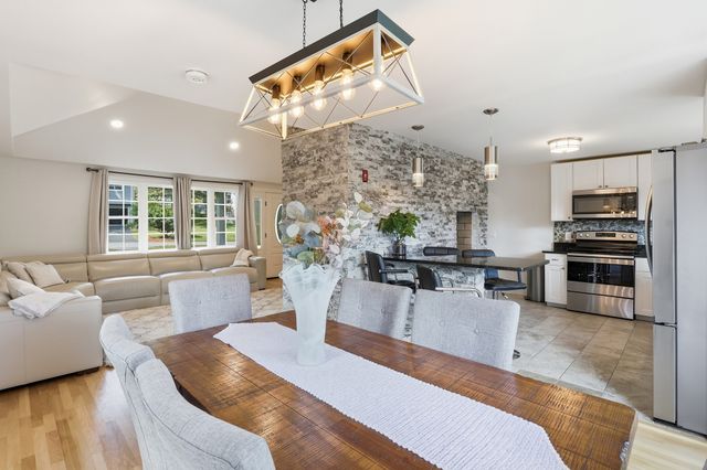 20 Cherokee Rd, Acton, MA 01720