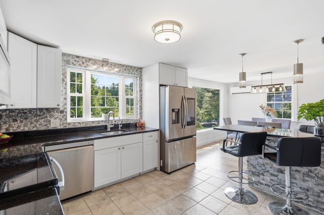 20 Cherokee Rd, Acton, MA 01720