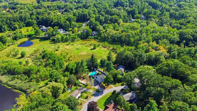 20 Cherokee Rd, Acton, MA 01720