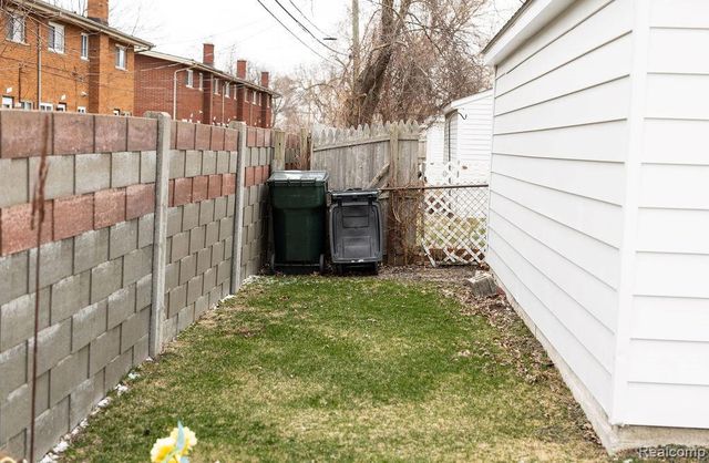 24636 Almond Avenue, Eastpointe, MI 48021