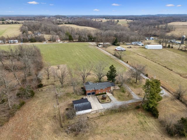 526 W Boiling Springs Rd, Portland, TN 37148