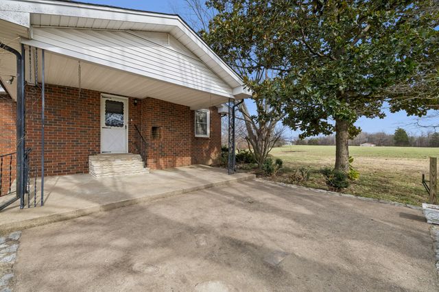 526 W Boiling Springs Rd, Portland, TN 37148