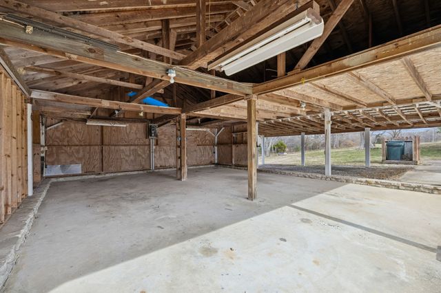 526 W Boiling Springs Rd, Portland, TN 37148