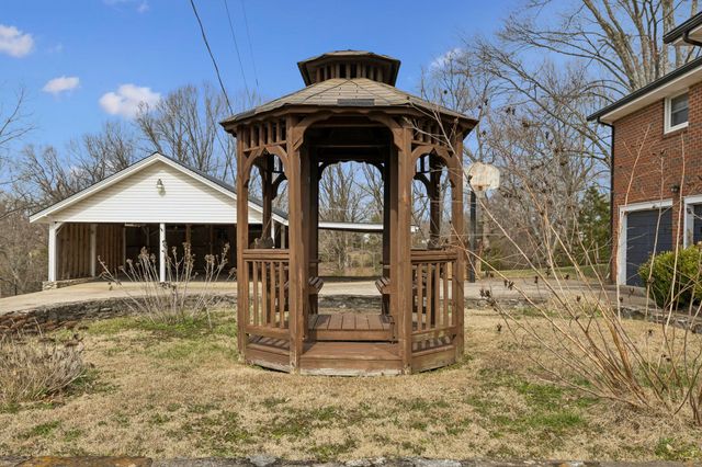 526 W Boiling Springs Rd, Portland, TN 37148