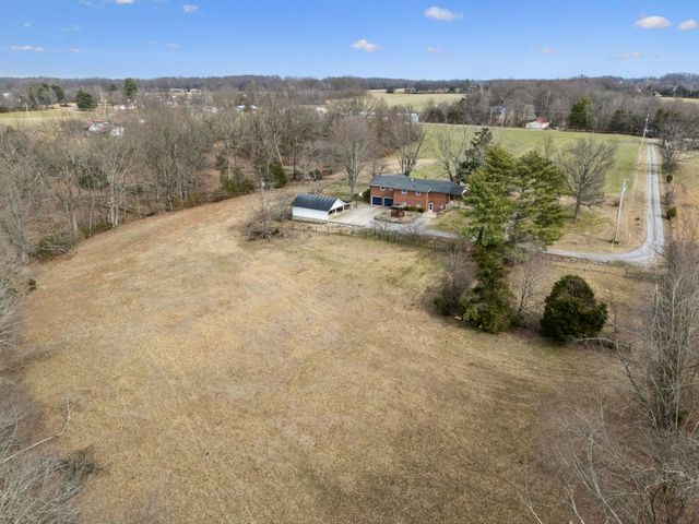 526 W Boiling Springs Rd, Portland, TN 37148