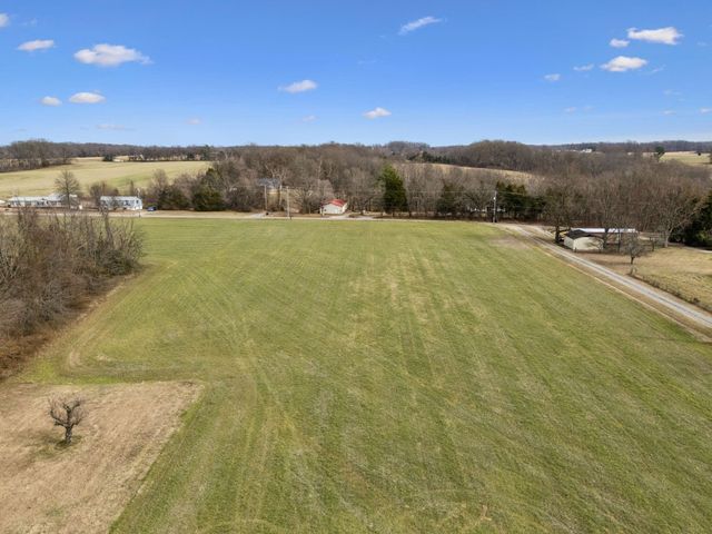 526 W Boiling Springs Rd, Portland, TN 37148
