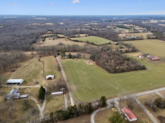 526 W Boiling Springs Rd, Portland, TN 37148